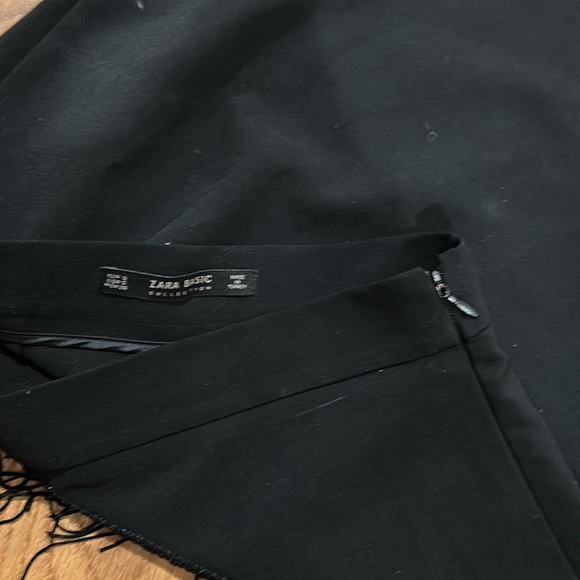 Black mini skirt with fringe - Picture 3 of 4